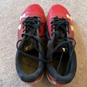 Youth (kids) size 5Y Under Armour Baseball Cleats GUC